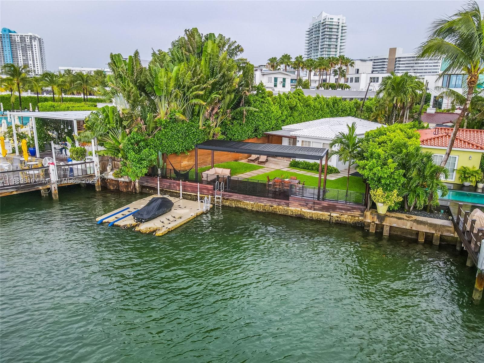 A11889610 — Miami Beach — 13