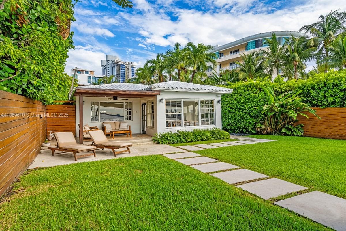 A11889610 — Miami Beach — 16