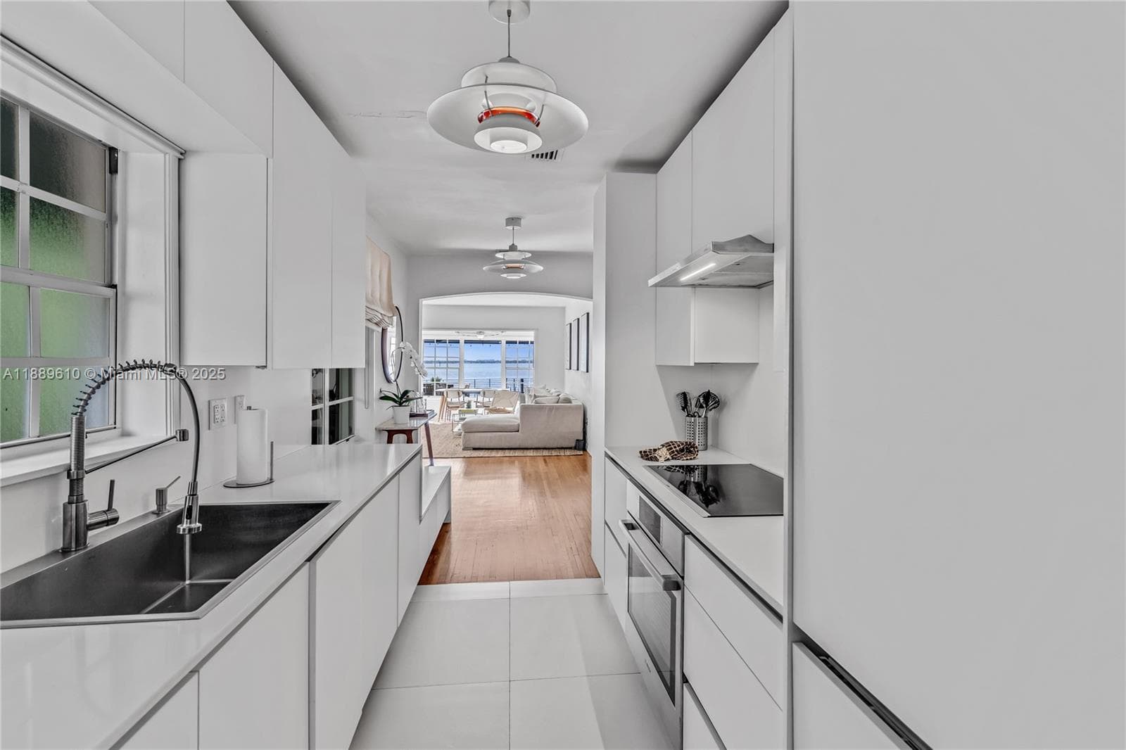 A11889610 — Miami Beach — 22