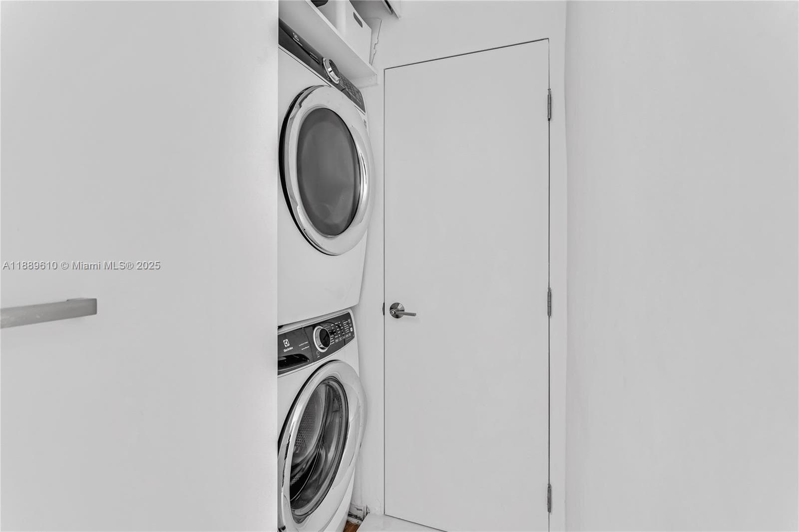 A11889610 — Miami Beach — 36
