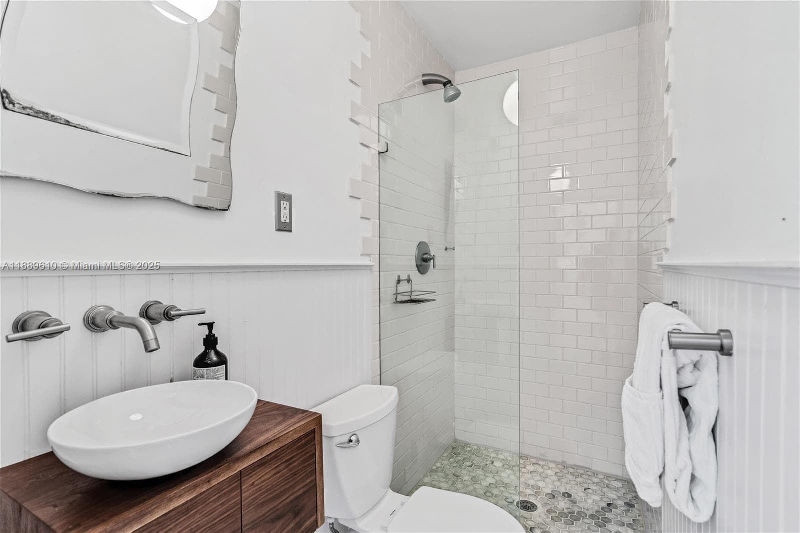 A11889610 — Miami Beach — 28