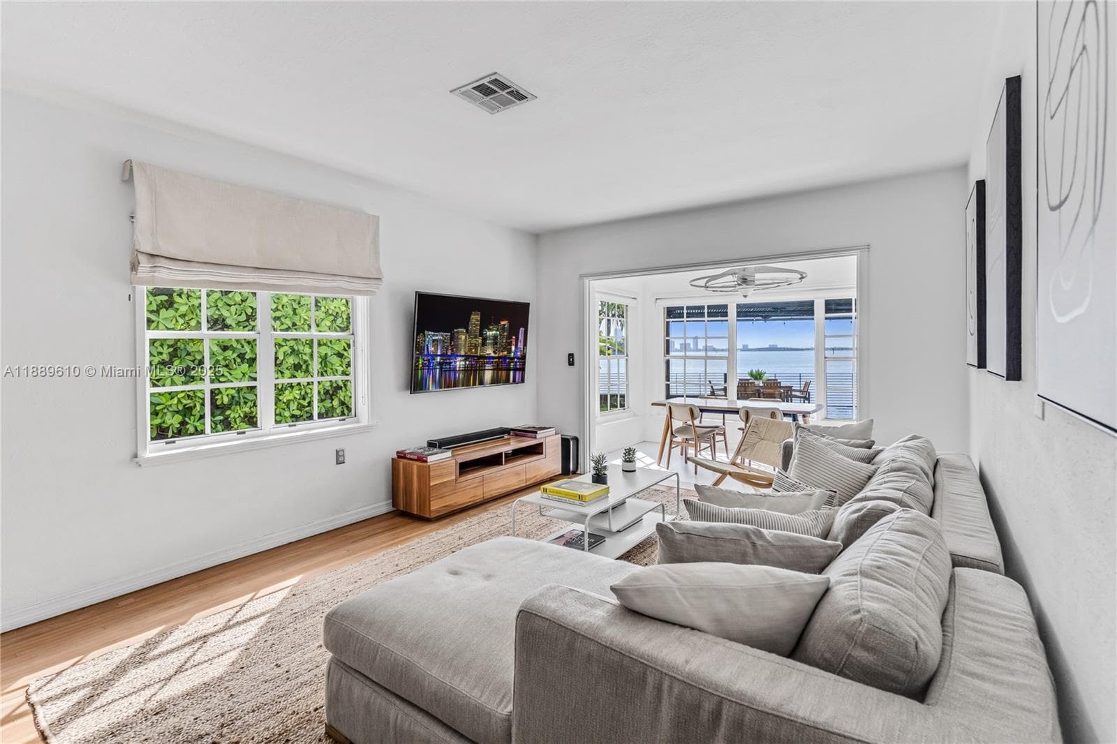 A11889610 — Miami Beach — 20