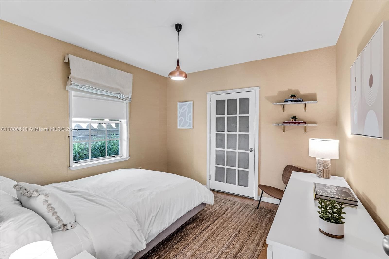 A11889610 — Miami Beach — 30