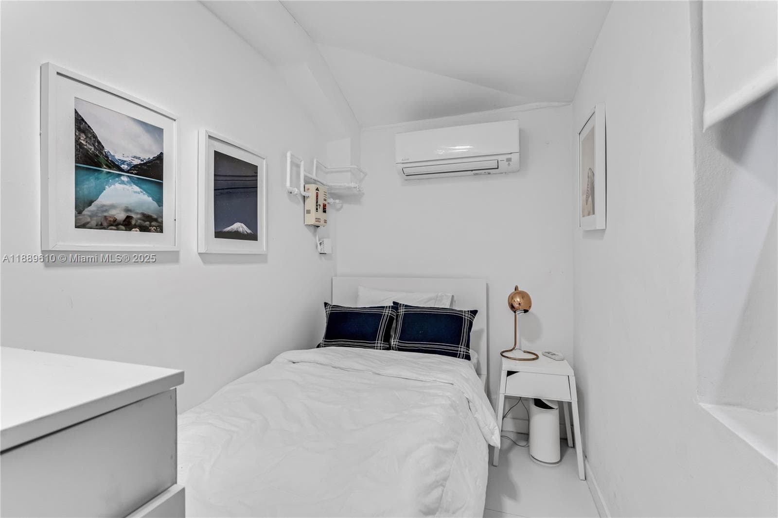 A11889610 — Miami Beach — 34