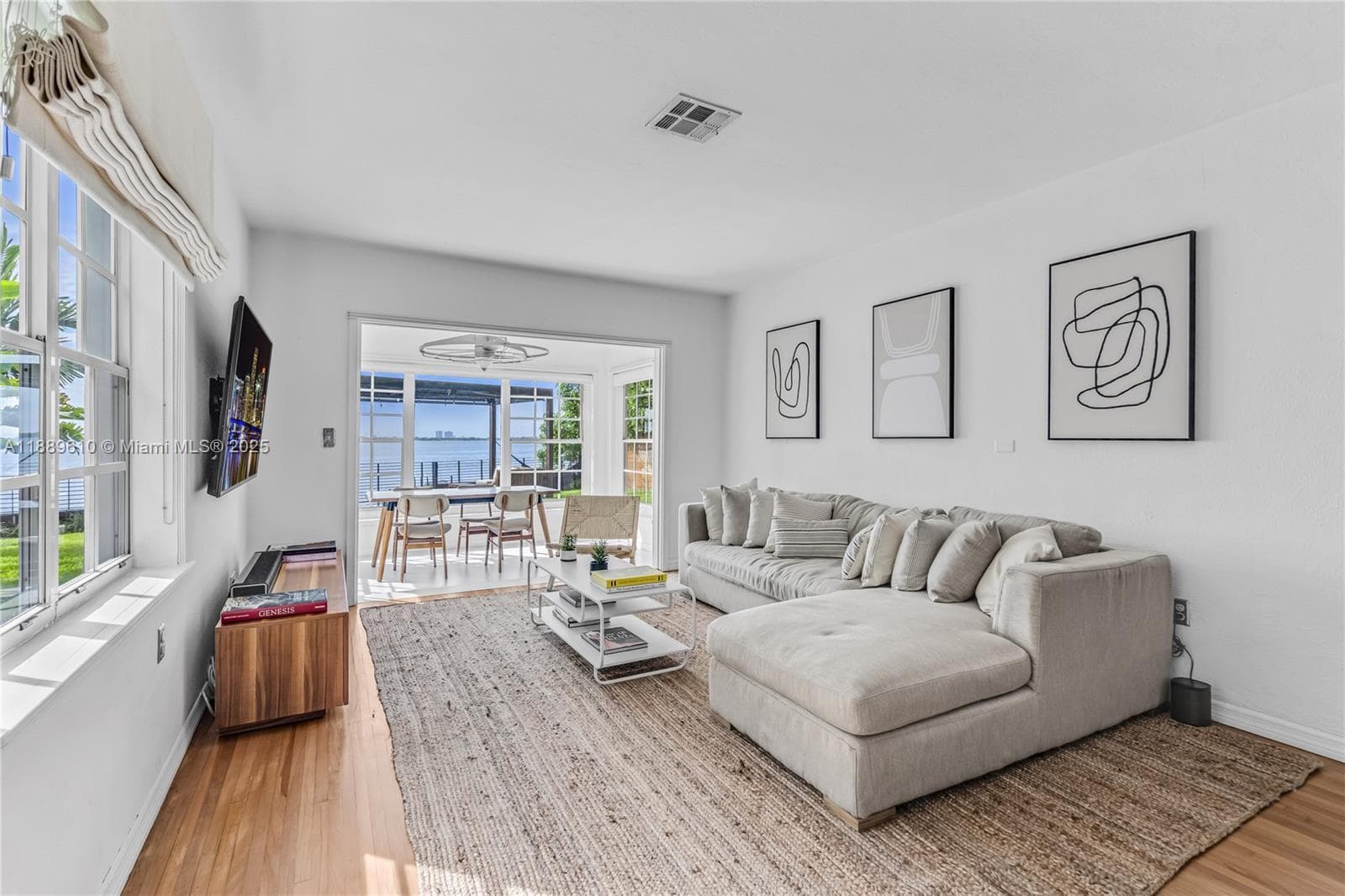 A11889610 — Miami Beach — 10