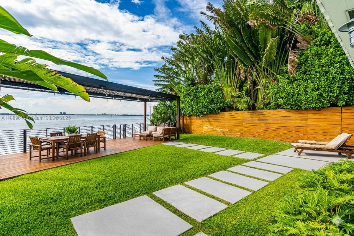 A11889610 — Miami Beach — 14