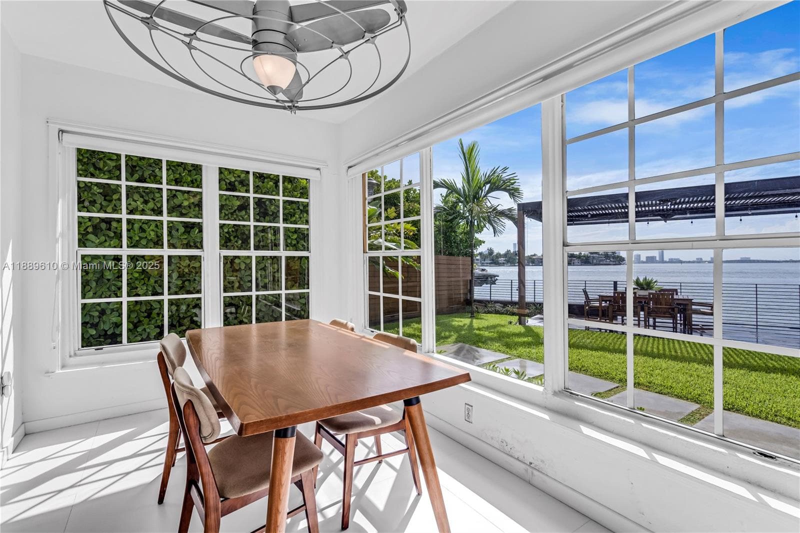 A11889610 — Miami Beach — 19