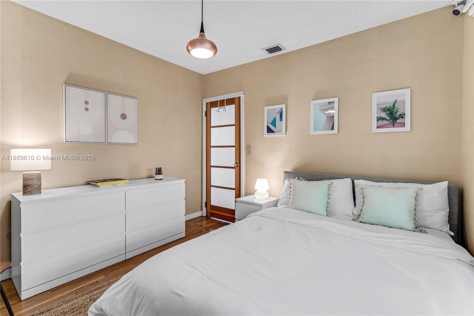 A11889610 — Miami Beach — 29