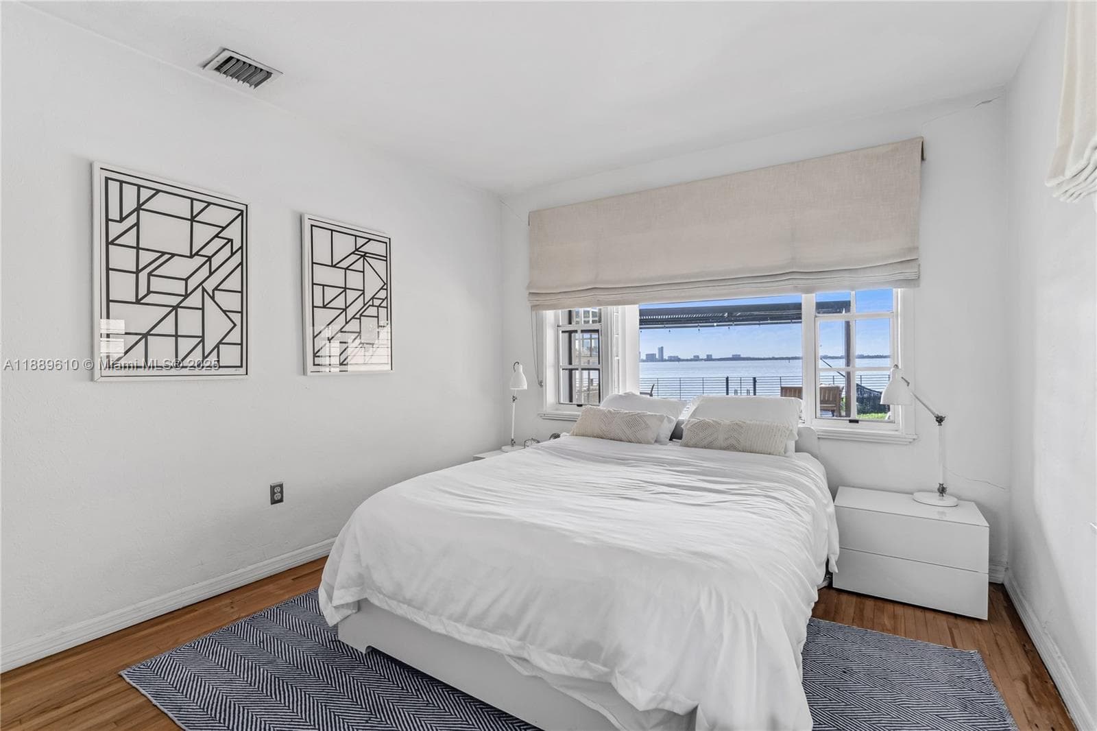 A11889610 — Miami Beach — 25