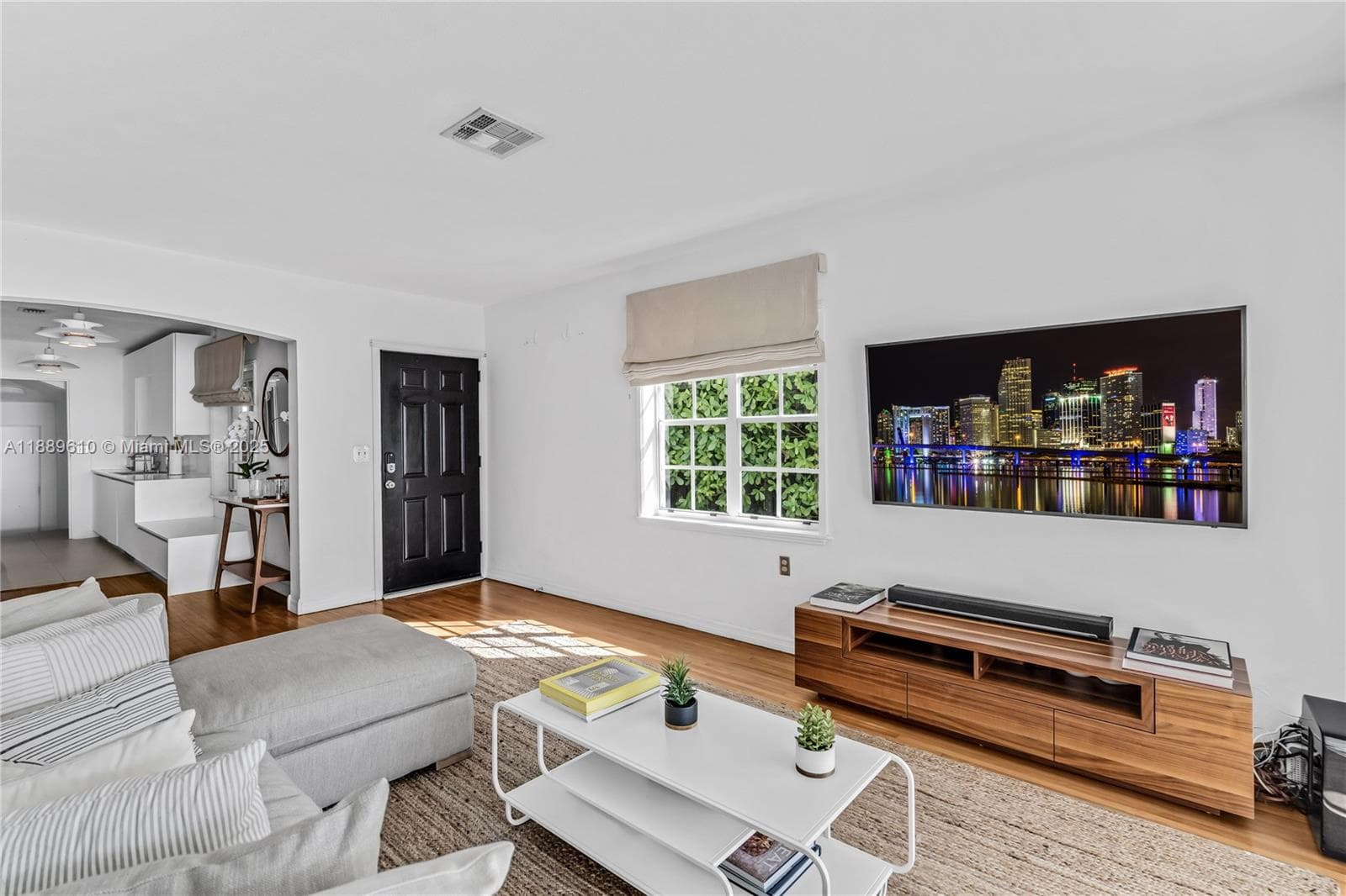 A11889610 — Miami Beach — 21
