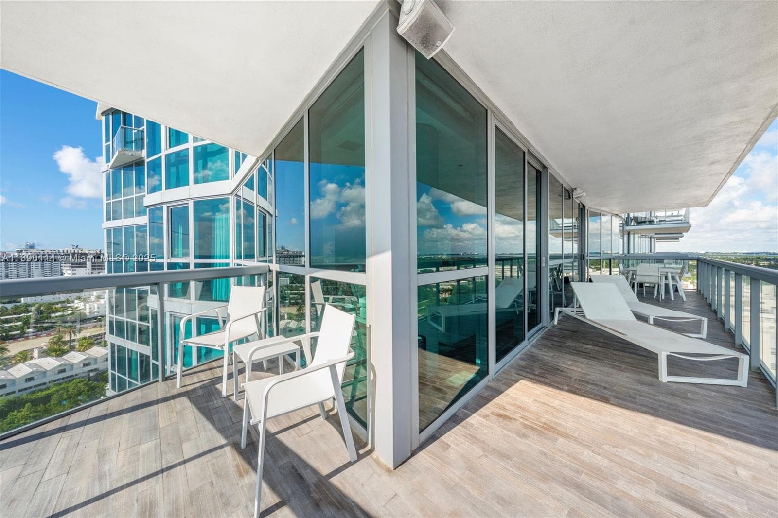 A11890114 — Miami Beach — 33