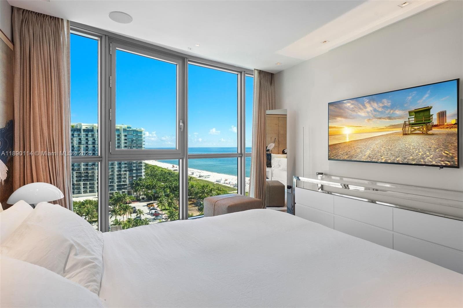 A11890114 — Miami Beach — 21