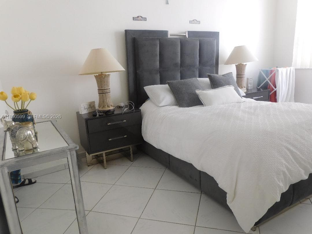 A11890599 — Miami Beach — 7