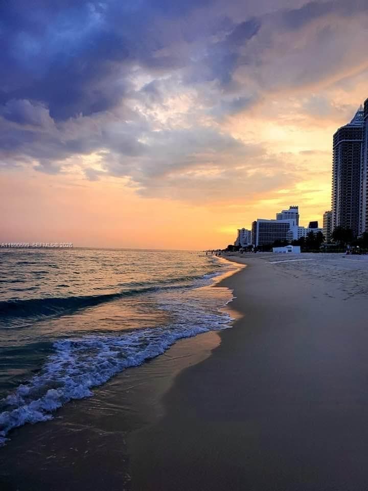 A11890599 — Miami Beach — 15