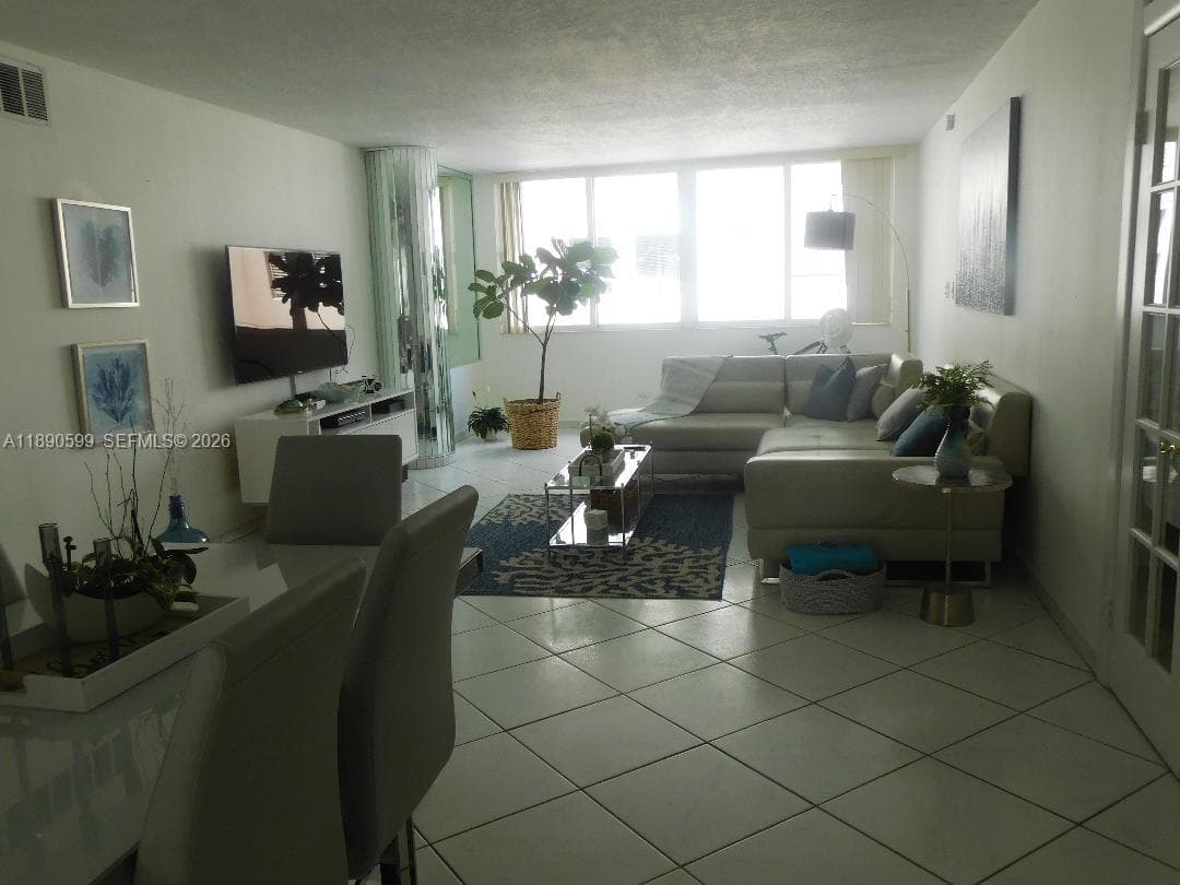 A11890599 — Miami Beach — 4