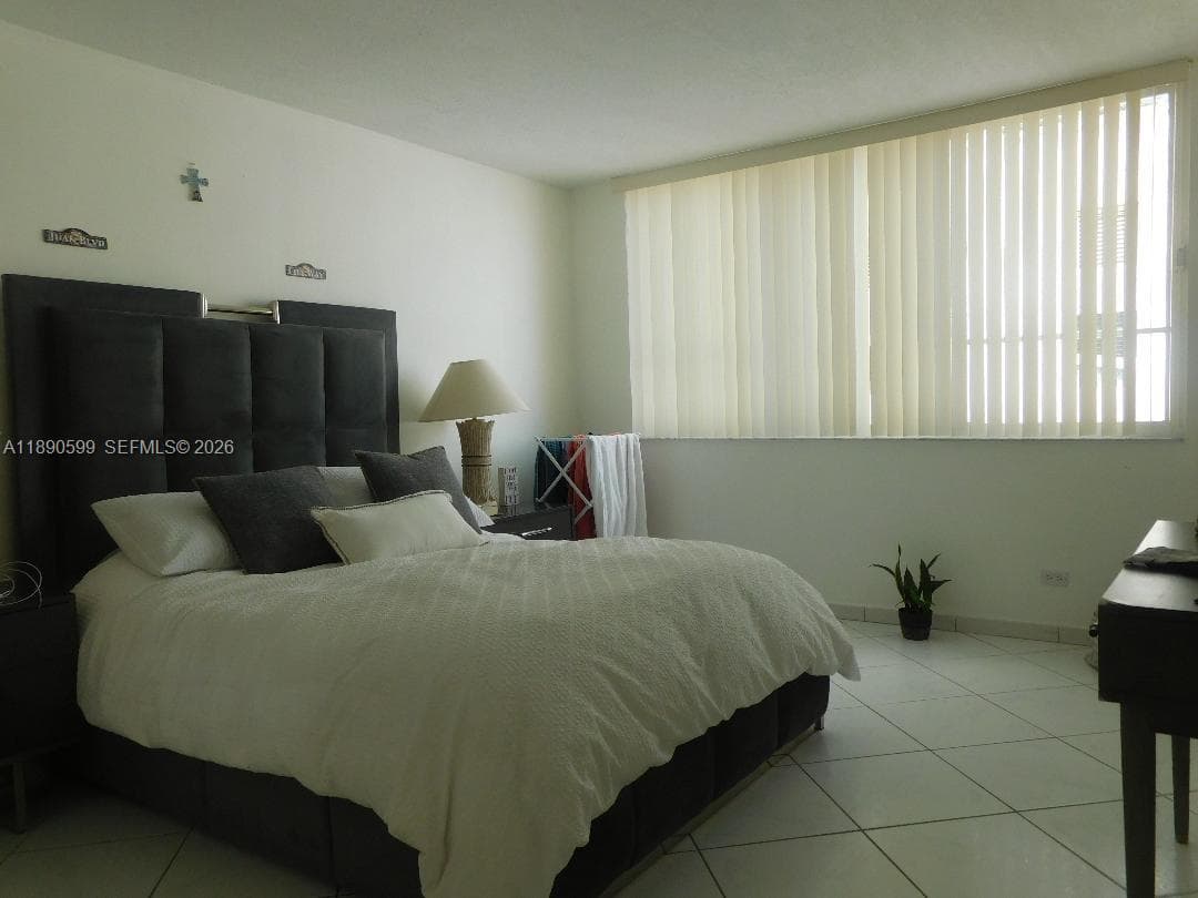A11890599 — Miami Beach — 8