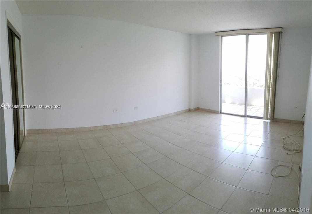 A11890690 — Miami Beach — 13