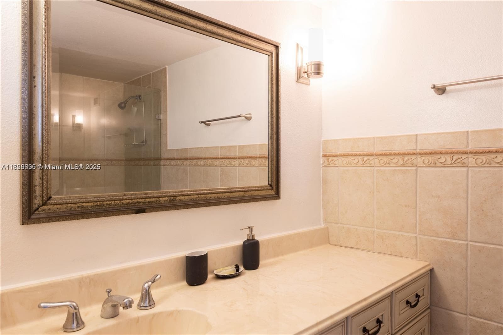 A11890690 — Miami Beach — 17