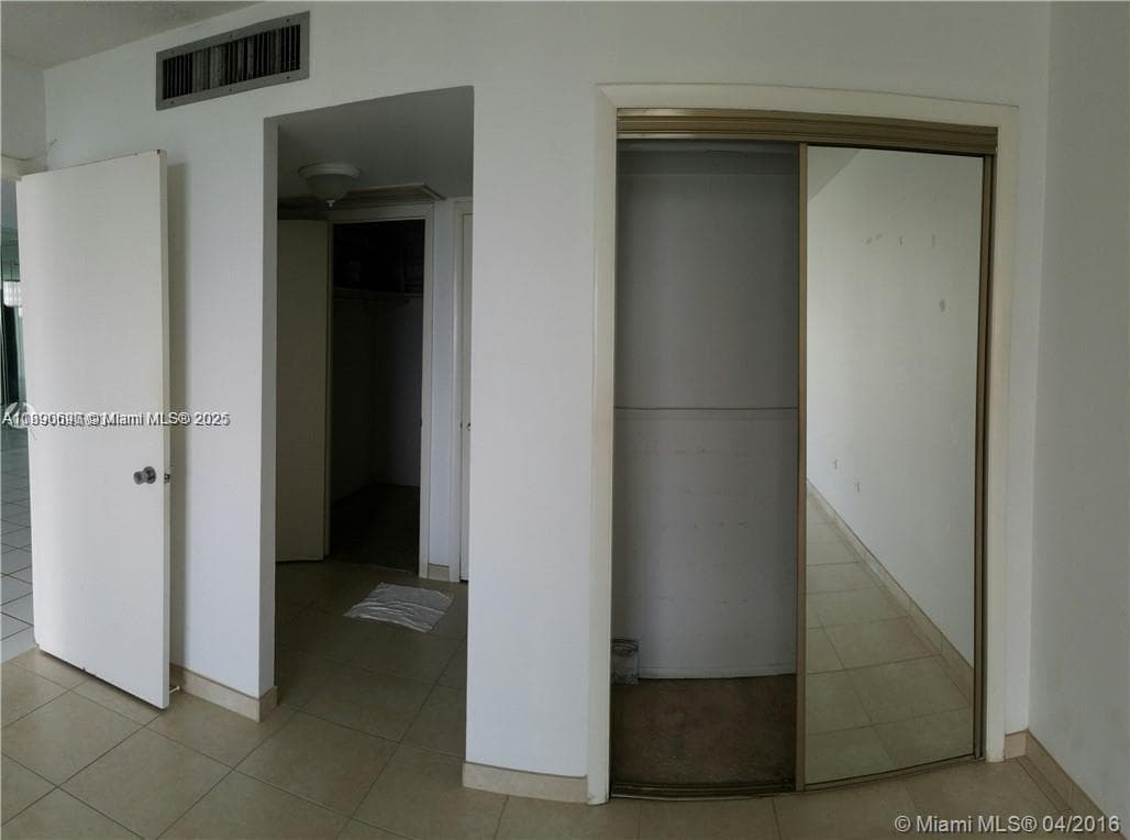 A11890690 — Miami Beach — 12