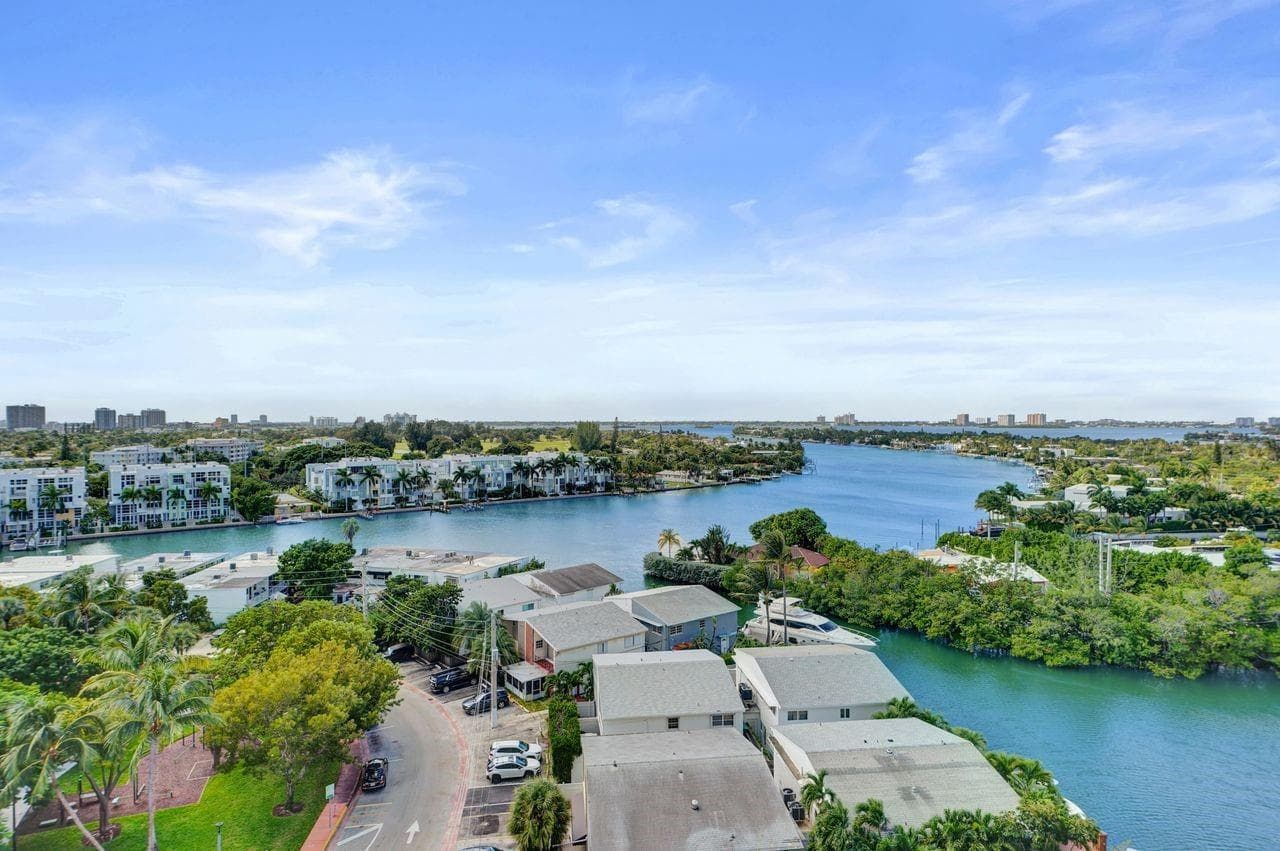 F10530295 — Miami Beach — 2