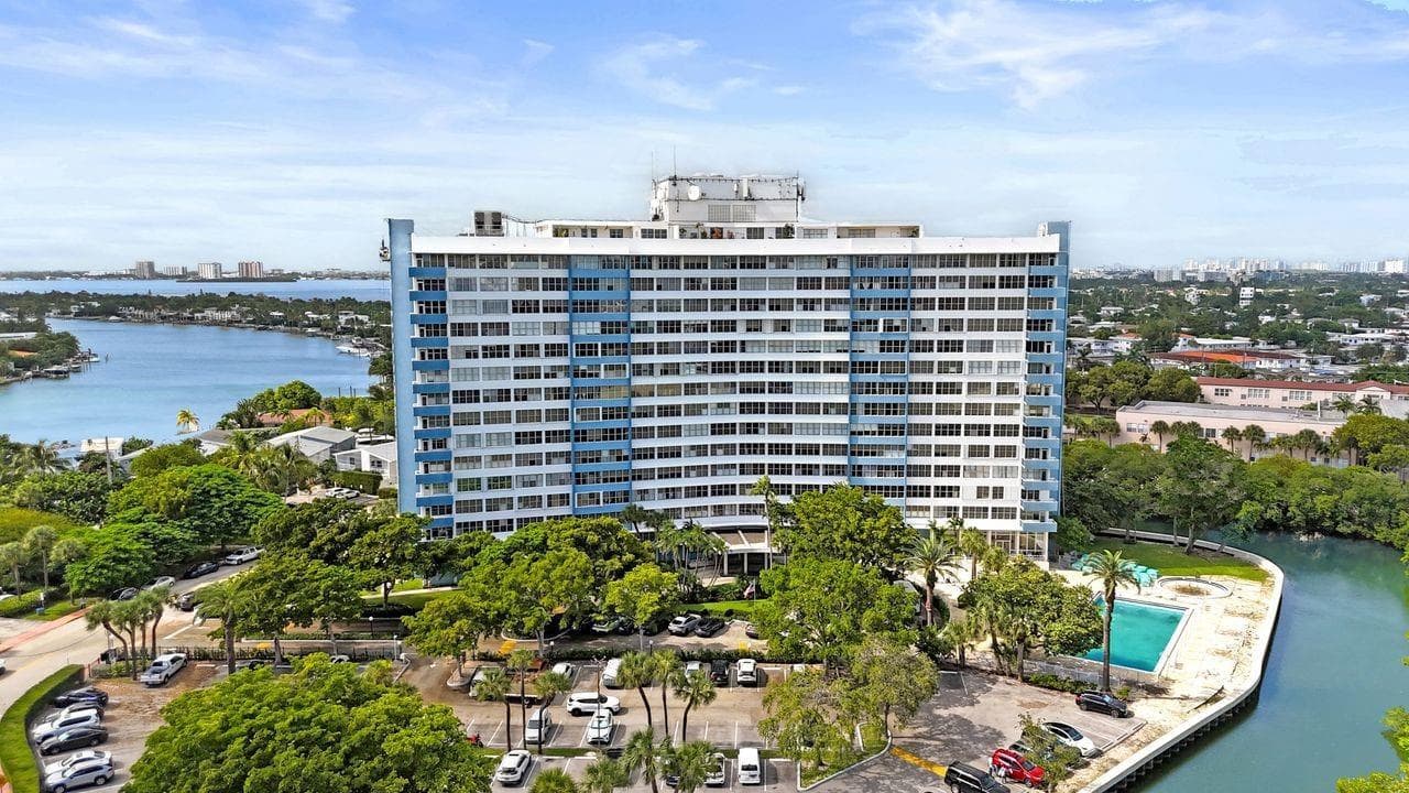 F10530295 — Miami Beach