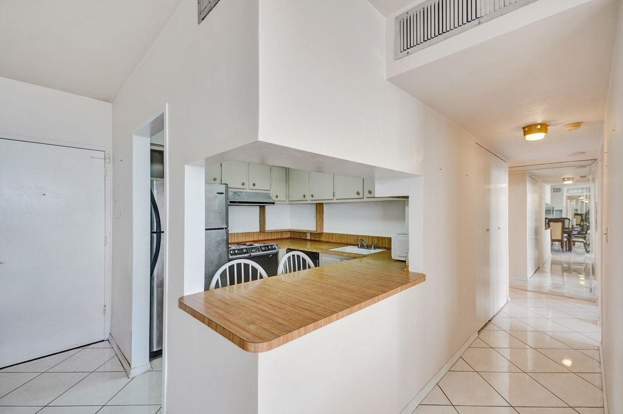 F10530295 — Miami Beach — 20