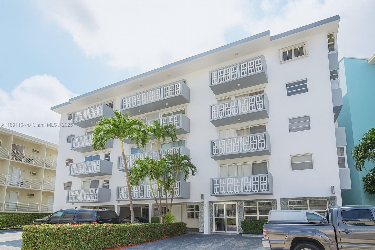 A11891104 — Miami Beach