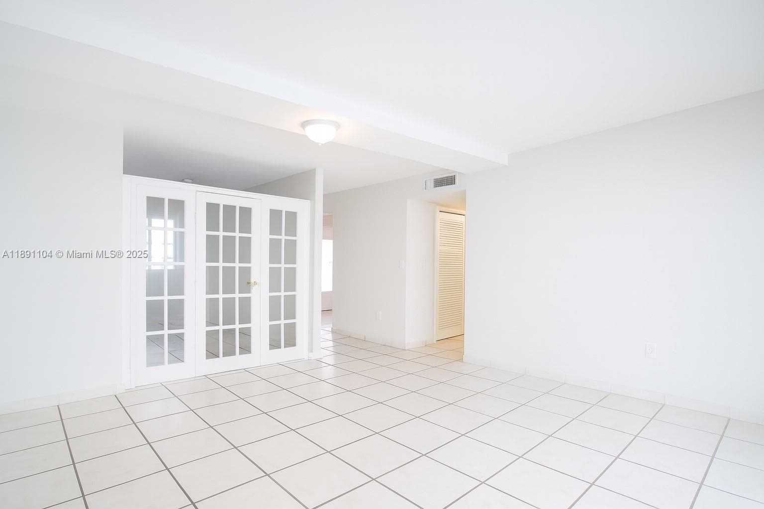 A11891104 — Miami Beach — 4