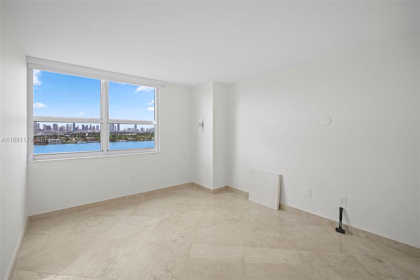 A11891179 — Miami Beach — 27