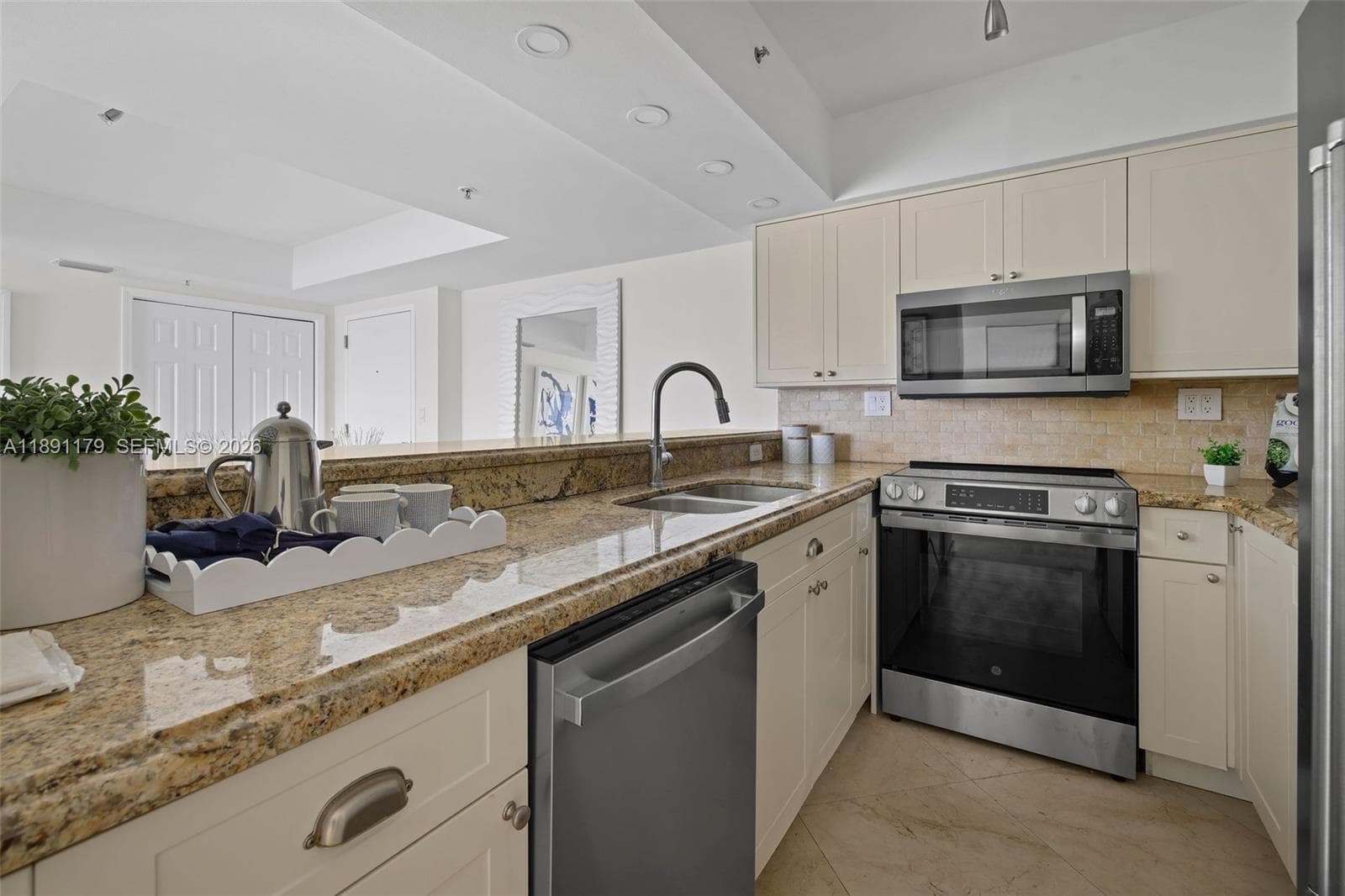 A11891179 — Miami Beach — 8