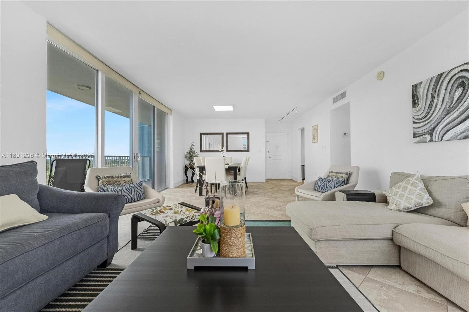 A11891296 — Miami Beach — 25