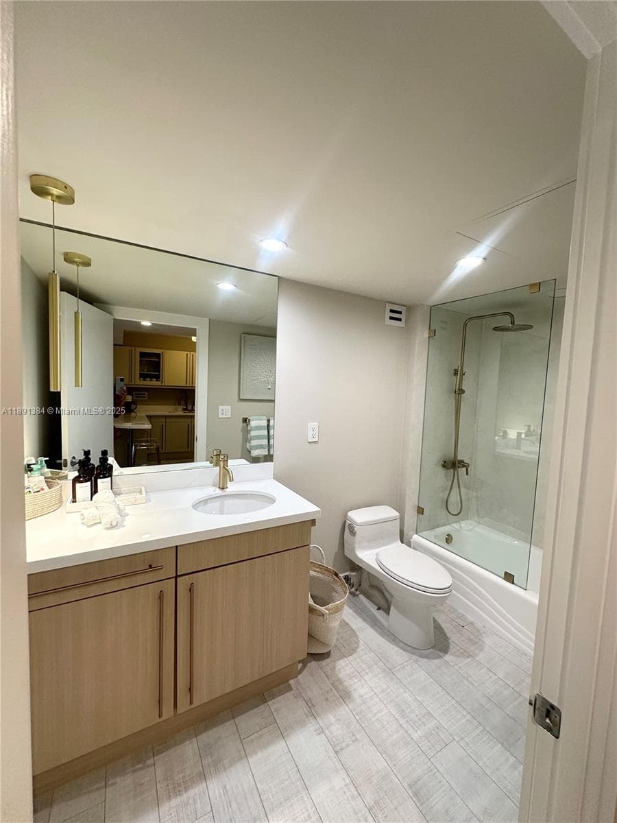 A11891384 — Miami Beach — 16