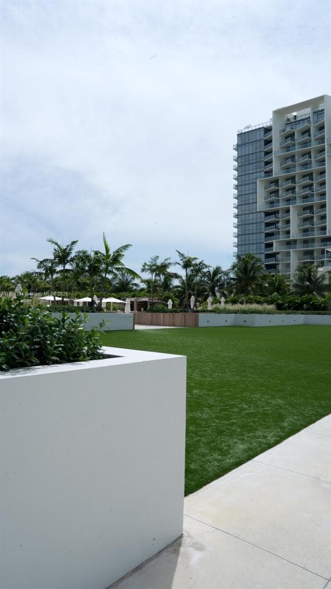 A11891384 — Miami Beach — 18