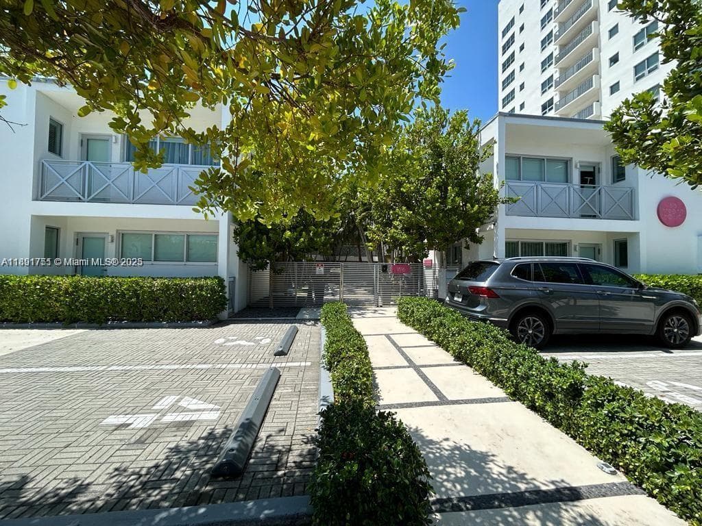 A11891751 — Miami Beach — 2
