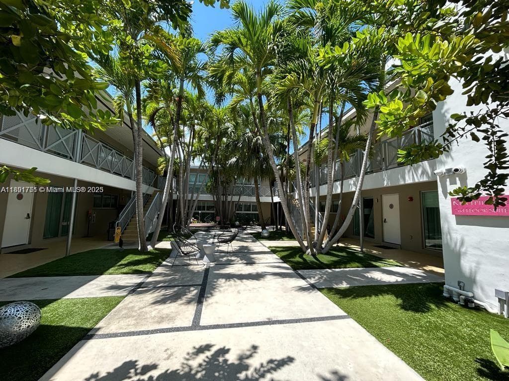 A11891751 — Miami Beach — 17