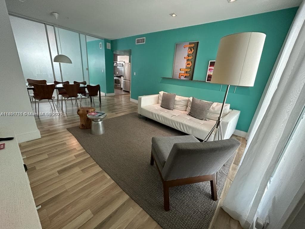 A11891751 — Miami Beach — 3