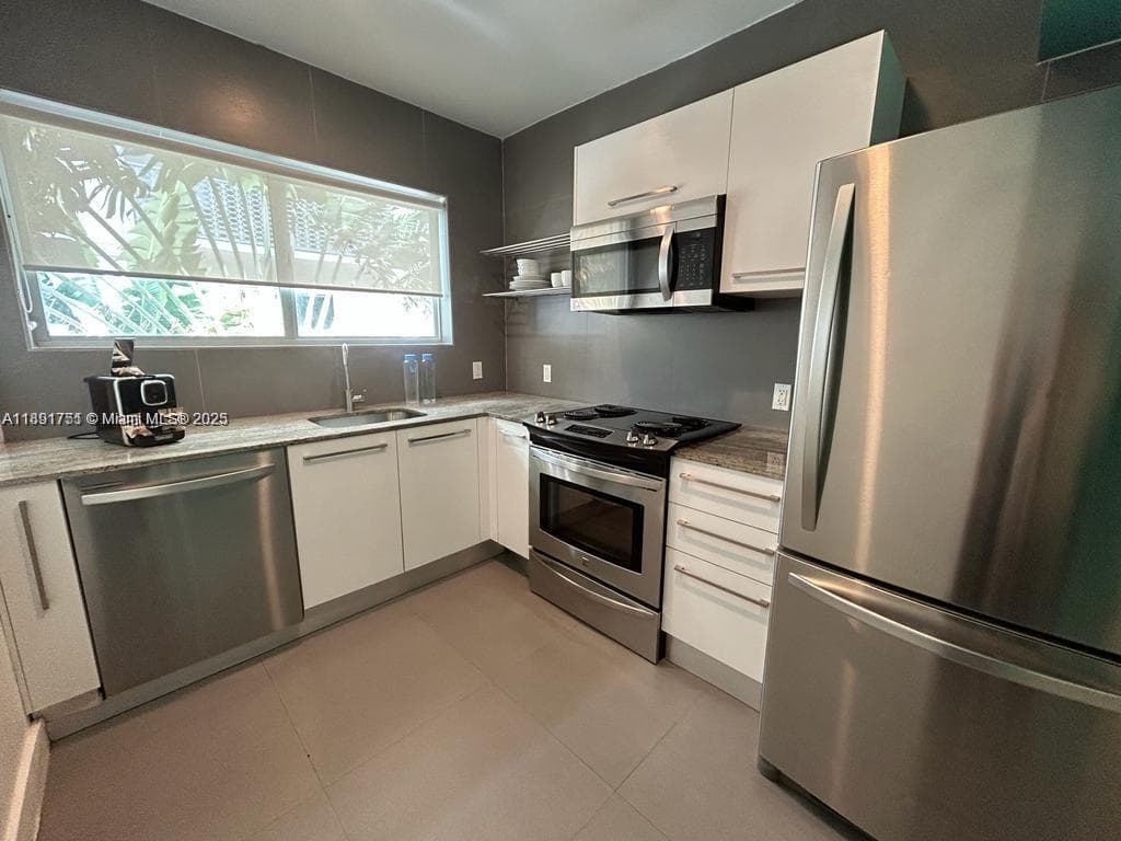 A11891751 — Miami Beach — 9