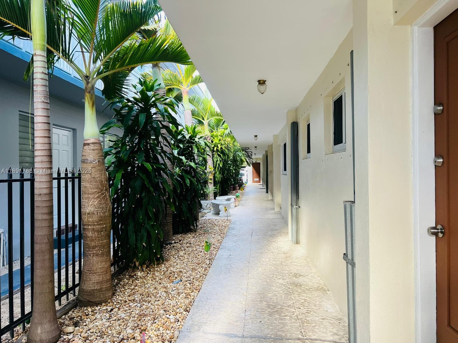 A11891783 — Miami Beach — 3