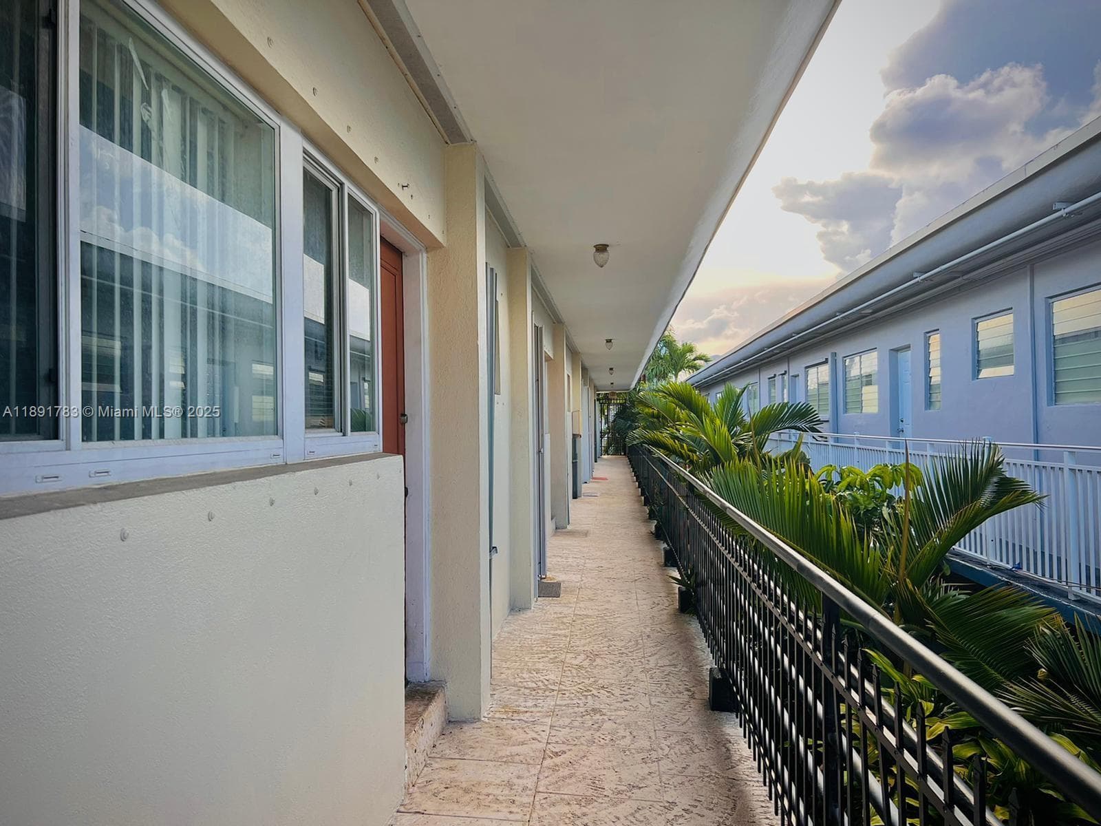 A11891783 — Miami Beach — 4