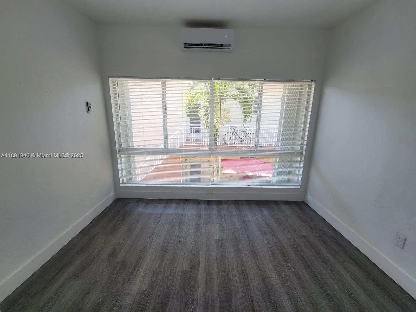 A11891843 — Miami Beach — 14