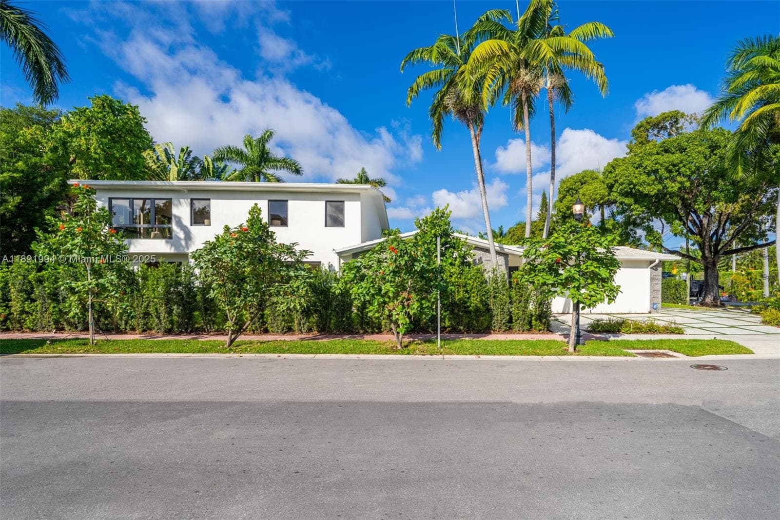 A11891994 — Miami Beach