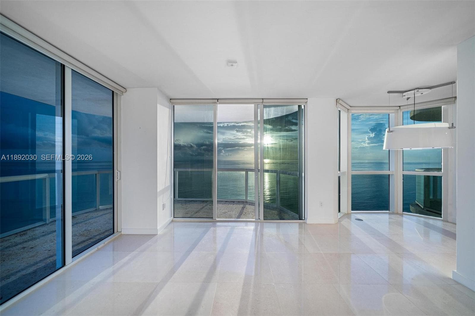 A11892030 — Miami Beach — 17