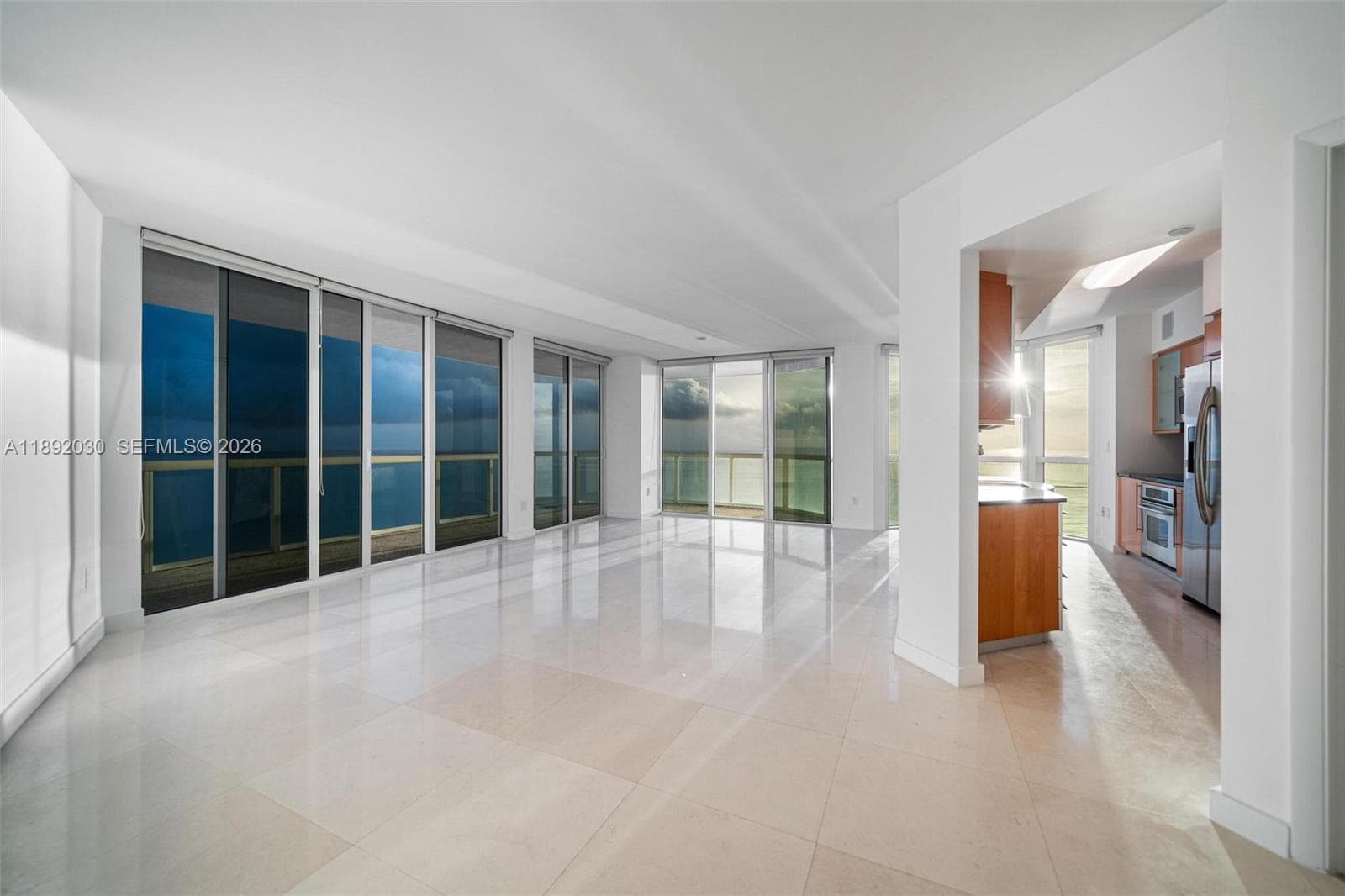 A11892030 — Miami Beach — 32