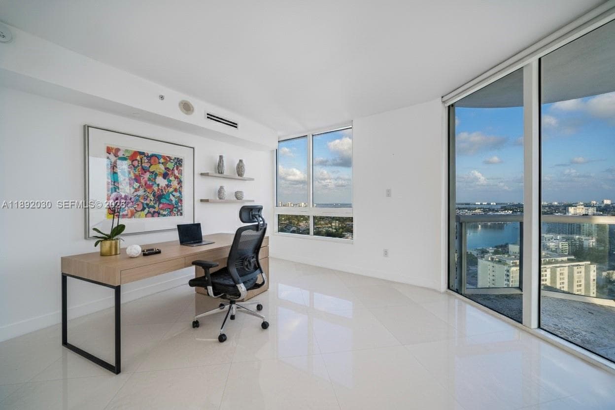 A11892030 — Miami Beach — 9