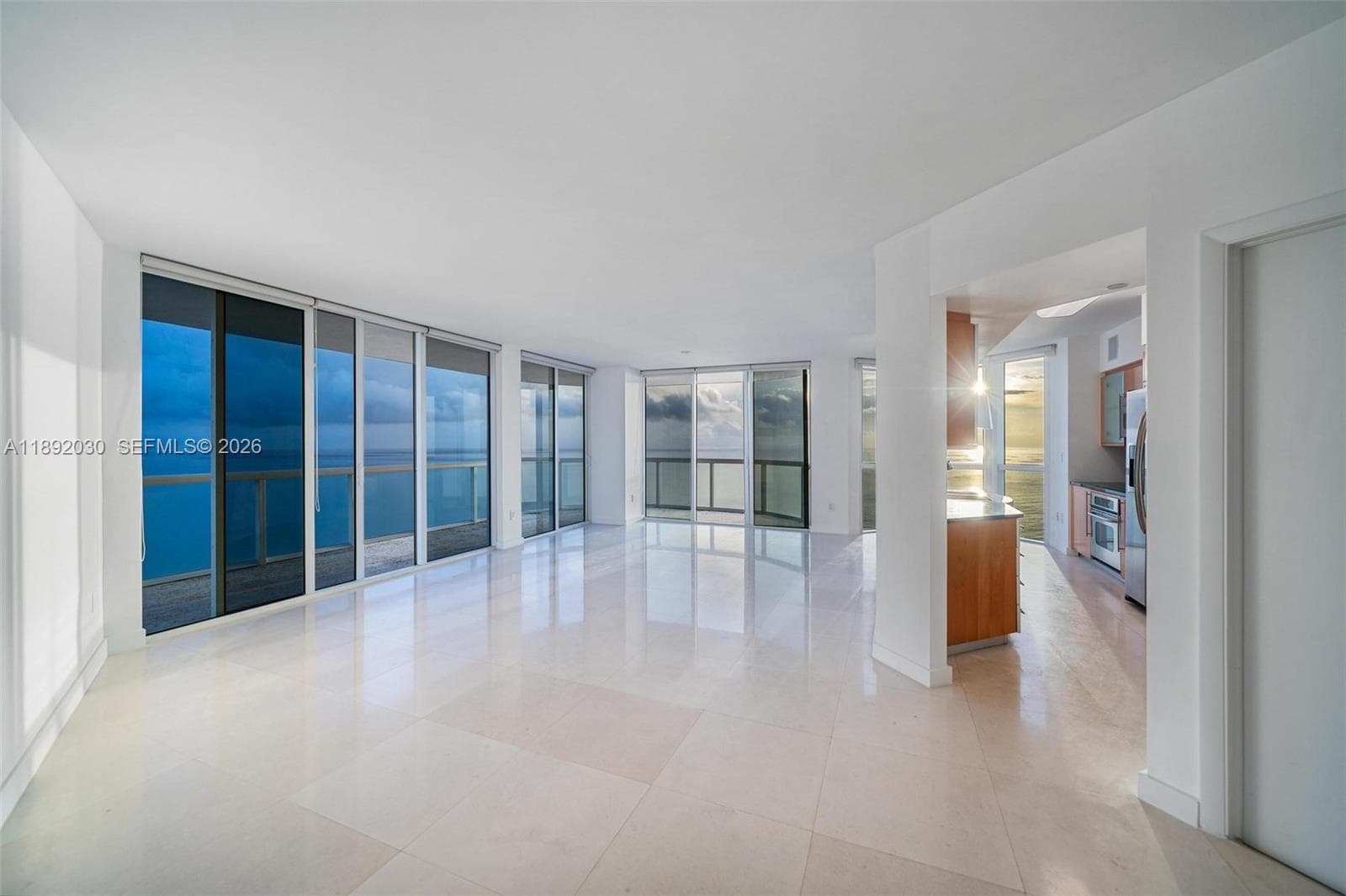 A11892030 — Miami Beach — 24
