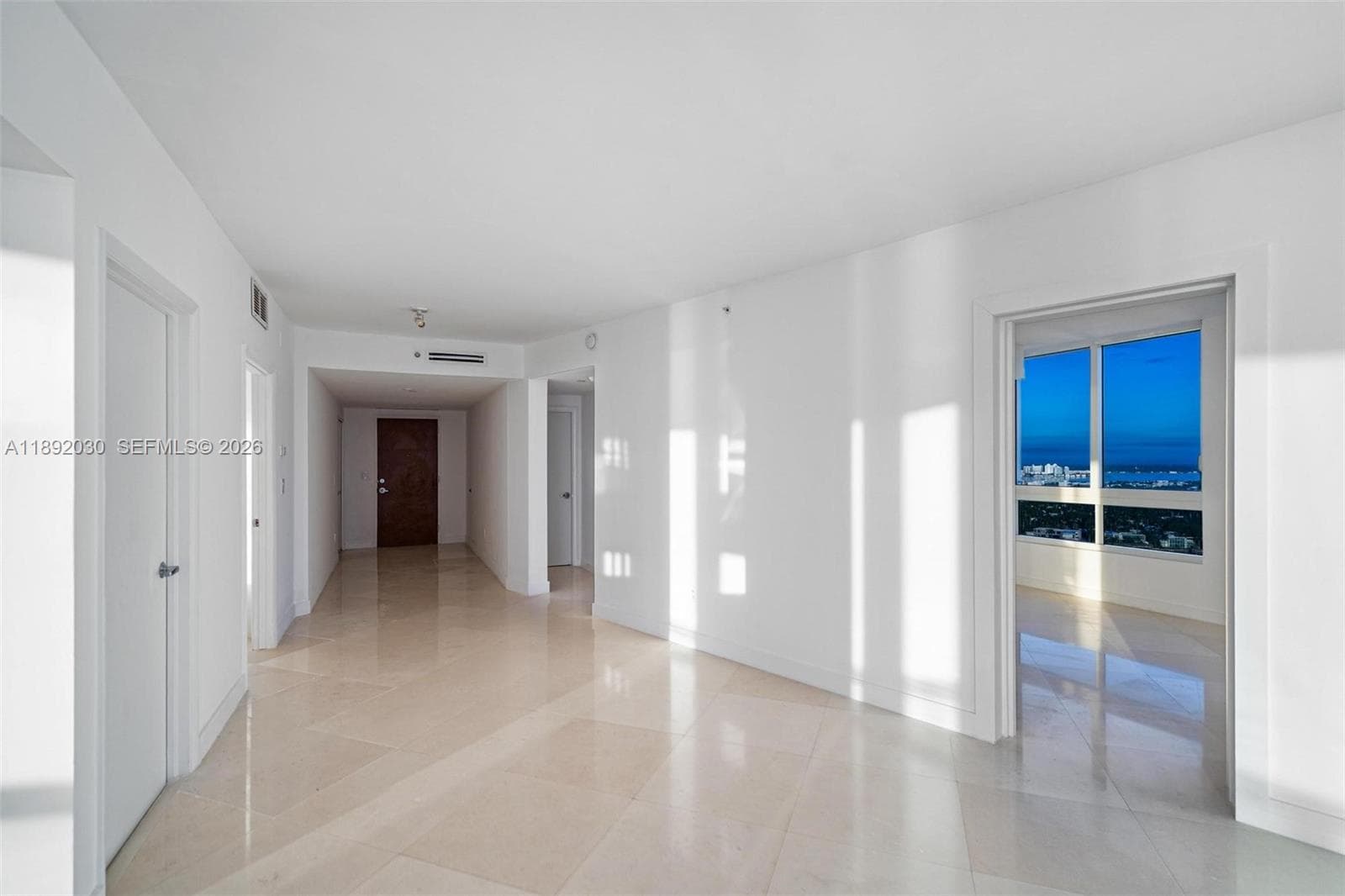 A11892030 — Miami Beach — 30