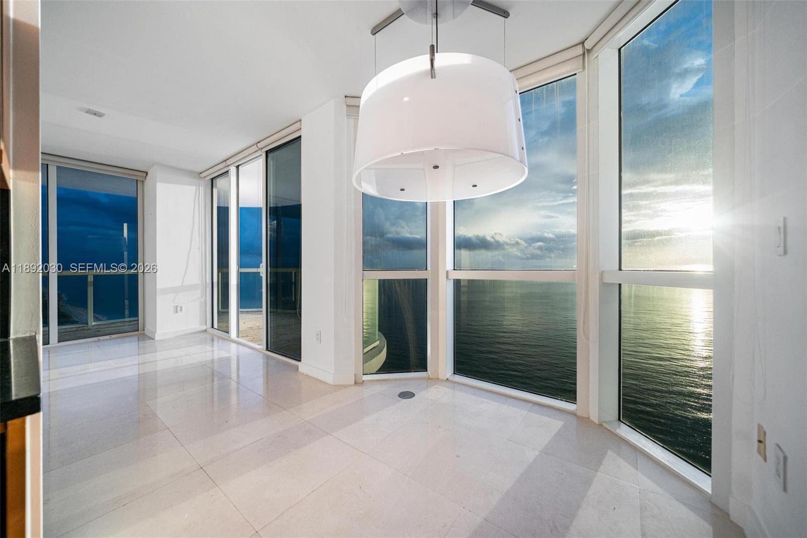 A11892030 — Miami Beach — 18