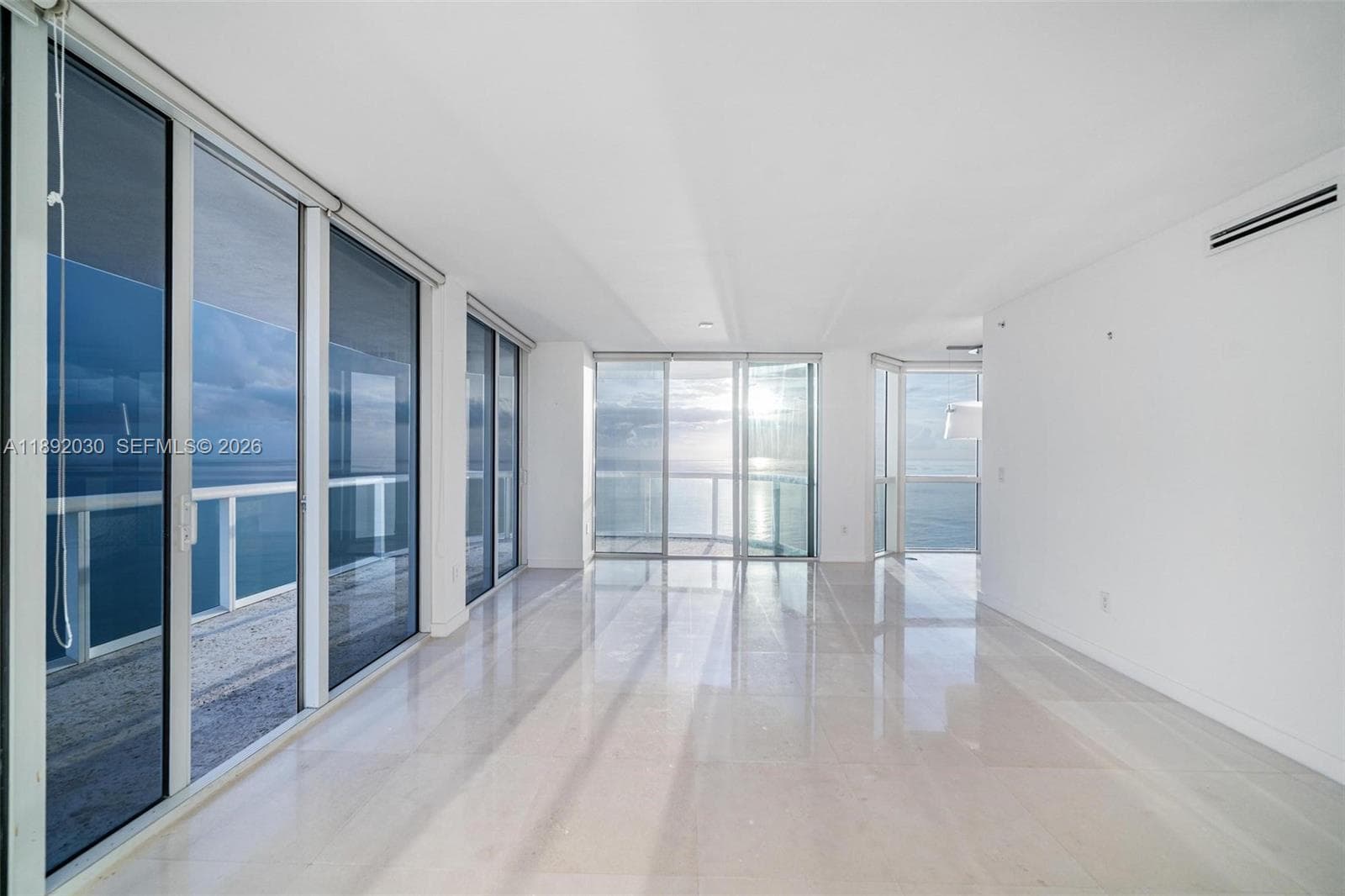 A11892030 — Miami Beach — 15