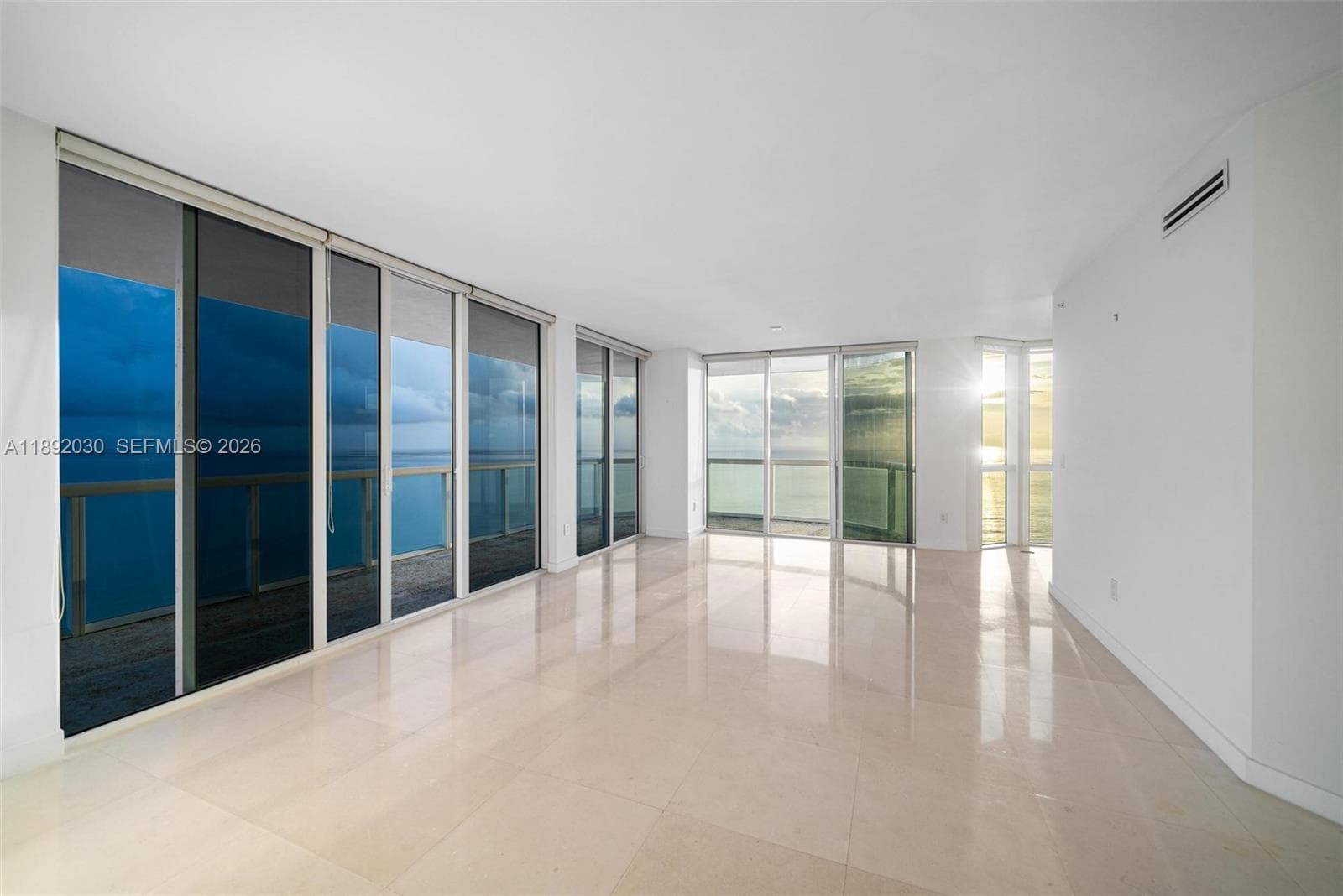A11892030 — Miami Beach — 21