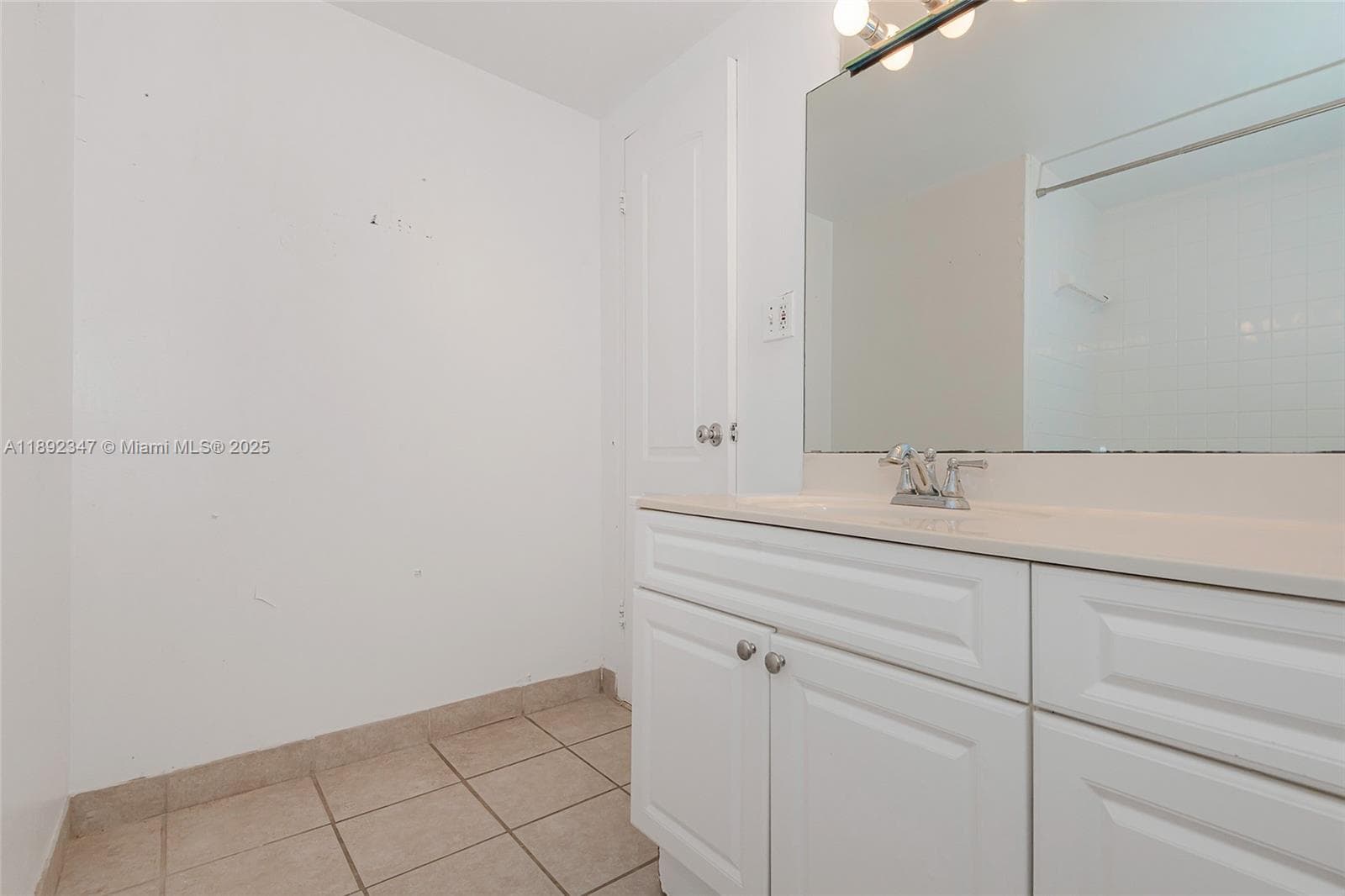 A11892347 — Miami Beach — 23